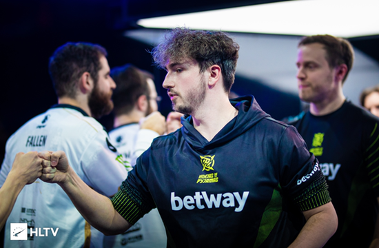 蔡徐坤新歌引发上分热潮 决胜巅峰新版本强势来袭